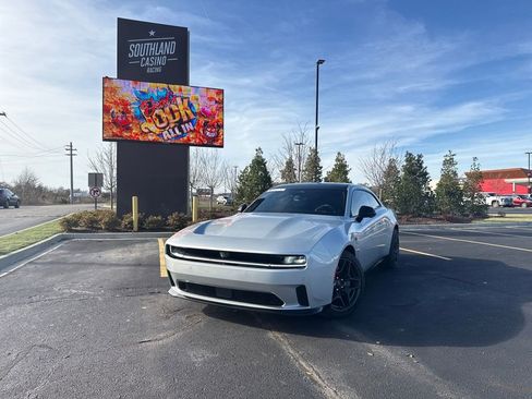 Used 2024 Dodge Charger R/T w/ Plus Group image 2