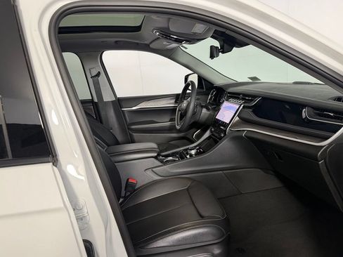 Used 2023 Jeep Grand Cherokee 4WD 4xe w/ Luxury Tech Group II image 31