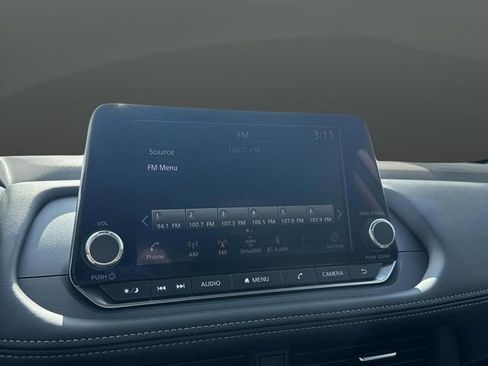 Used 2023 Nissan Rogue SV image 16