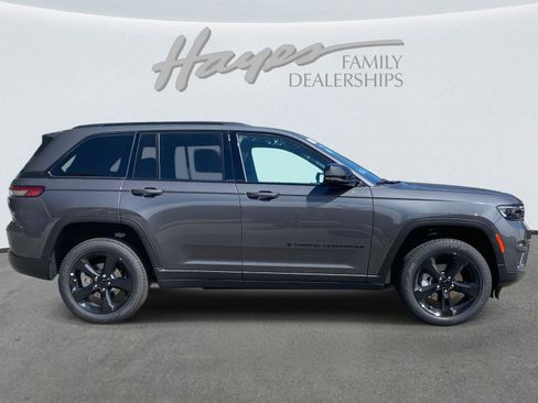 New 2025 Jeep Grand Cherokee Limited w/ Black Appearance Package image 3