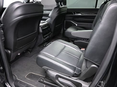 Used 2022 Jeep Wagoneer Series III w/ Flexible Seating Group AWD/4WD image 14