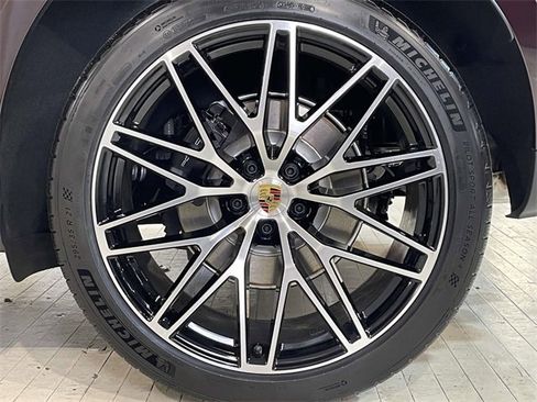 New 2026 Porsche Macan image 14