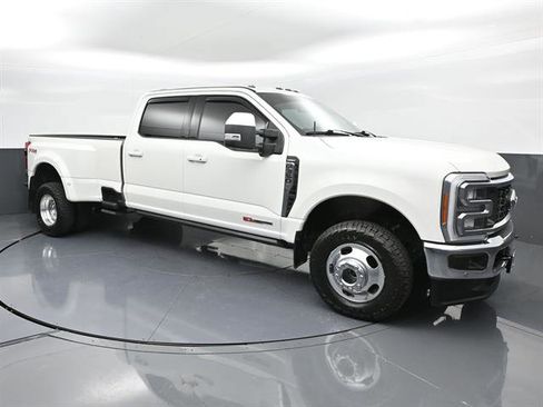 Used 2023 Ford F350 Lariat w/ Lariat Ultimate Package AWD/4WD image 2