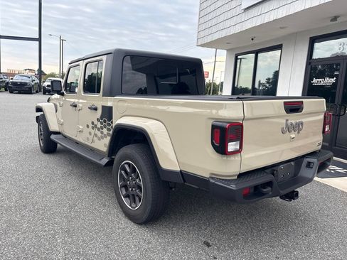 Used 2022 Jeep Gladiator Overland w/ Trailer Tow Package AWD/4WD image 7