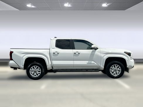 Used 2024 Toyota Tacoma SR5 AWD/4WD image 8