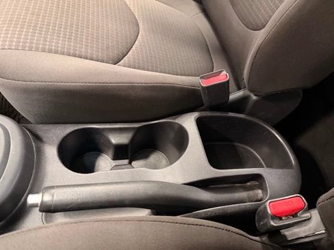 Used 2013 Kia Soul FWD image 25