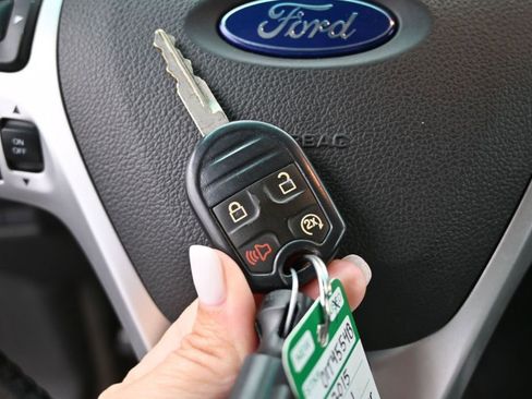 Used 2015 Ford Explorer XLT w/ Equipment Group 201B FWD image 36