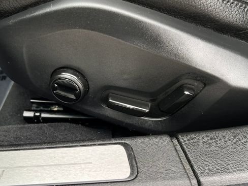 Used 2023 Volvo S60 T8 Plus image 22