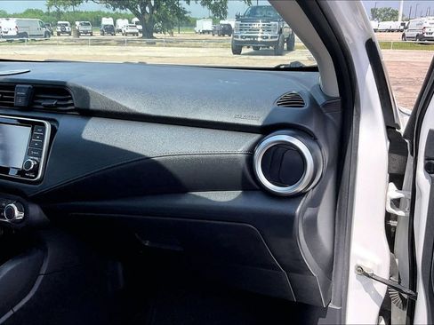 Used 2023 Nissan Versa S FWD image 23