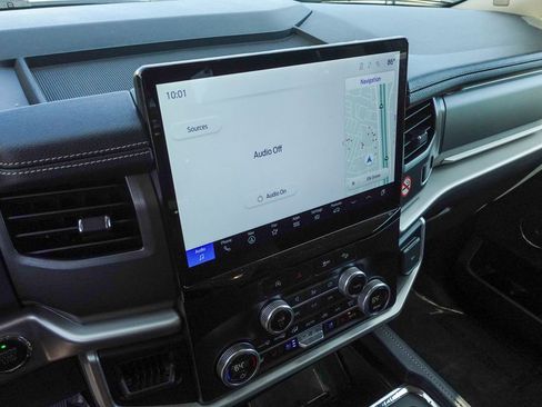 Used 2024 Ford Expedition XLT image 21