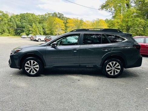 Used 2025 Subaru Outback Premium image 9