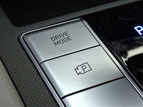 Used 2025 Hyundai Elantra SEL image 27