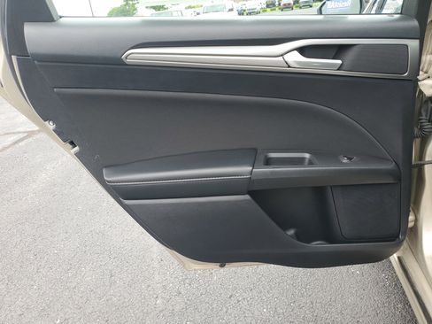 Used 2019 Ford Fusion SE FWD image 10