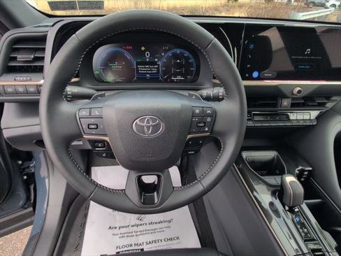 Certified 2025 Toyota Crown Signia AWD/4WD image 27