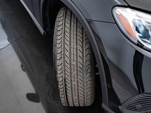 Certified 2025 Mercedes-Benz GLC 300 4MATIC image 50