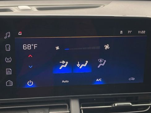 Used 2025 Chevrolet Trax LT image 18