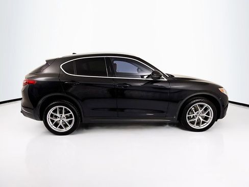 Used 2018 Alfa Romeo Stelvio AWD image 4