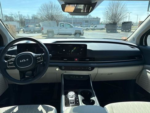 Used 2026 Kia Carnival SX image 24