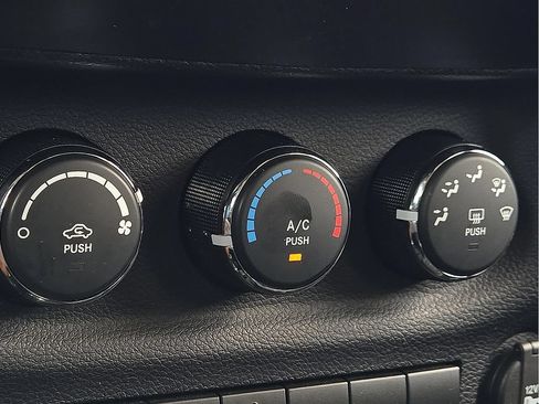 Used 2015 Jeep Wrangler Unlimited Sport w/ Quick Order Package 24S AWD/4WD image 14