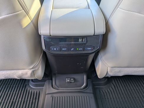 Certified 2023 Toyota Highlander XLE image 18