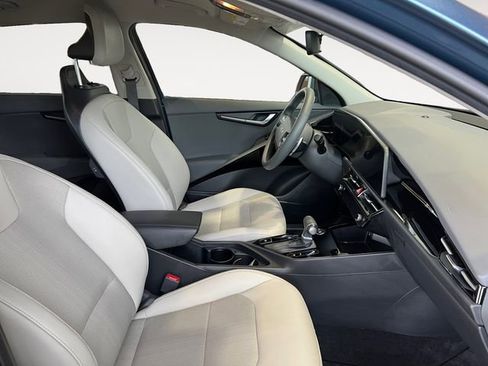 Used 2023 Kia Niro EX FWD image 13