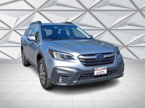 Used 2022 Subaru Outback Premium image 2