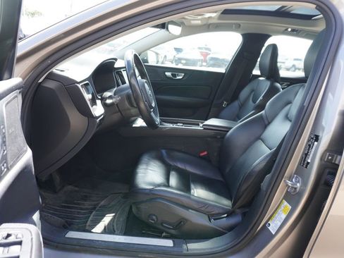 Used 2019 Volvo S60 T5 Momentum w/ Multimedia Package FWD image 7