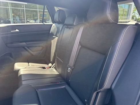 Certified 2020 Volkswagen Atlas Cross Sport SE w/ Panoramic Sunroof Package AWD/4WD image 32