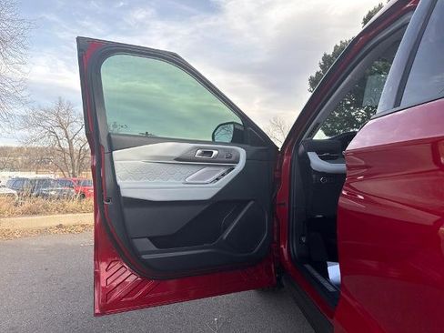 Certified 2025 Ford Explorer Platinum w/ Ultimate Package image 9