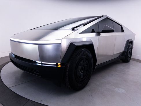 Used 2024 Tesla Cybertruck AWD Crew Cab image 14