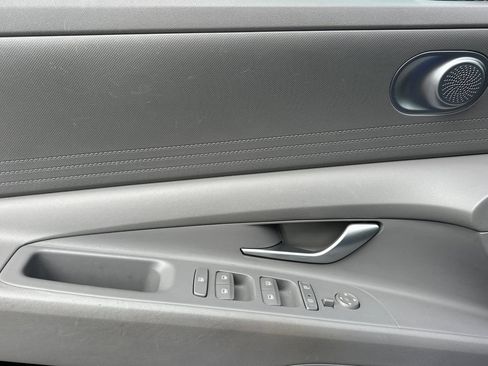 Used 2023 Hyundai Elantra SEL FWD image 10