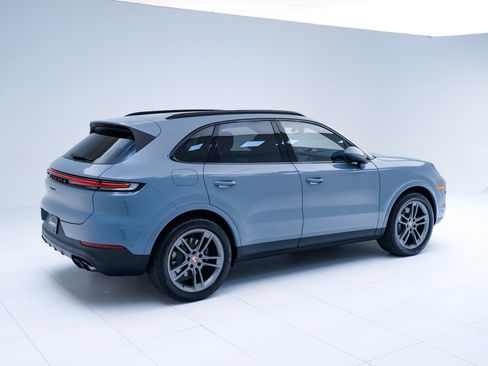 Used 2026 Porsche Cayenne AWD/4WD image 9