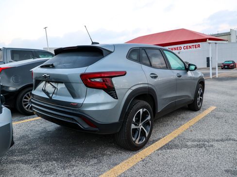 Used 2025 Chevrolet Trax RS image 8