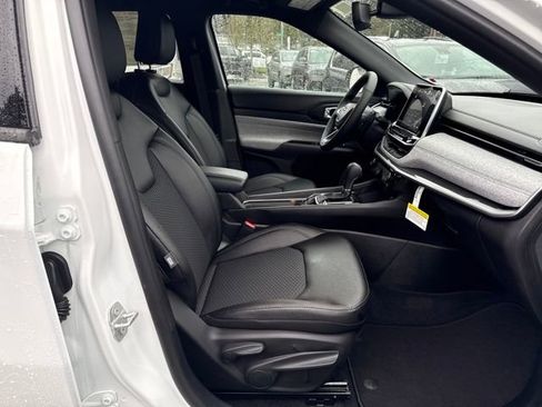 New 2026 Jeep Compass Latitude image 9