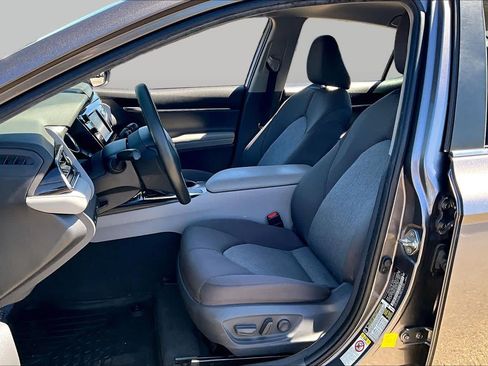 Used 2019 Toyota Camry LE FWD image 7