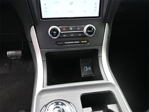 Used 2024 Ford Edge SE image 19