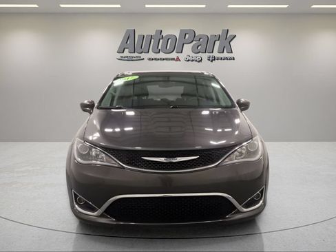 Certified 2017 Chrysler Pacifica Touring Plus w/ Tire & Wheel Group FWD image 2