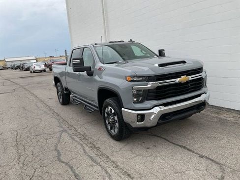 Used 2024 Chevrolet Silverado 2500 LT image 1