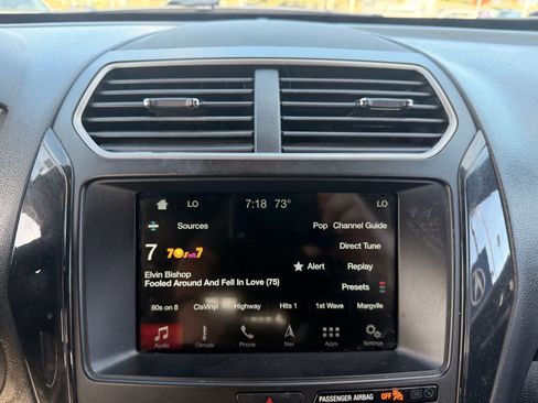 Used 2018 Ford Explorer XLT w/ Equipment Group 201A AWD/4WD image 16