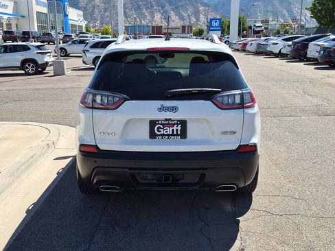 Used 2020 Jeep Cherokee Latitude Plus w/ Cold Weather Group AWD/4WD image 7