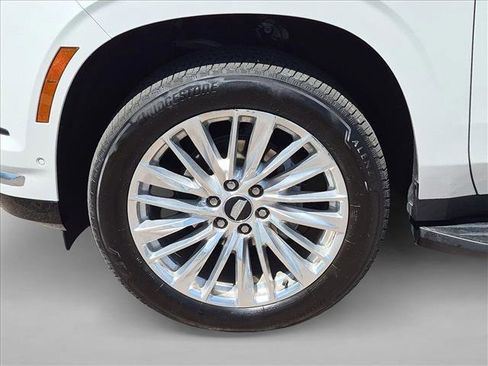 Used 2025 Cadillac Escalade Premium Luxury AWD/4WD image 27