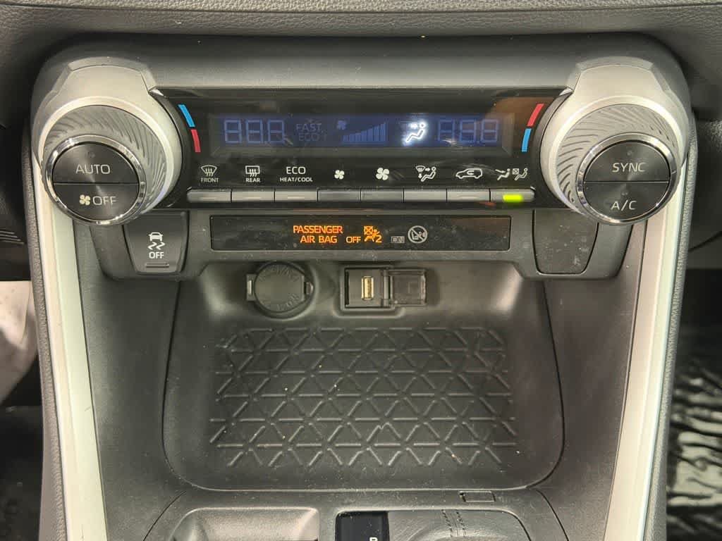 Certified 2021 Toyota RAV4 XLE w/ Carpet Mat Package (TMS) AWD/4WD image 35