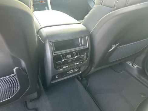 New 2025 Jeep Grand Cherokee Altitude image 21