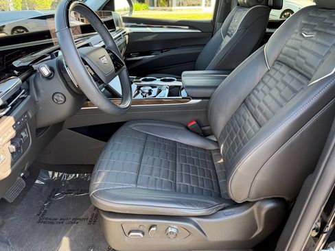 Used 2025 Cadillac Escalade Sport Platinum AWD/4WD image 29