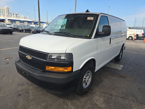 Used 2021 Chevrolet Express 2500 RWD image 2