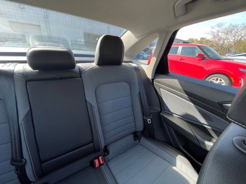 Used 2025 Volkswagen Jetta SE image 38