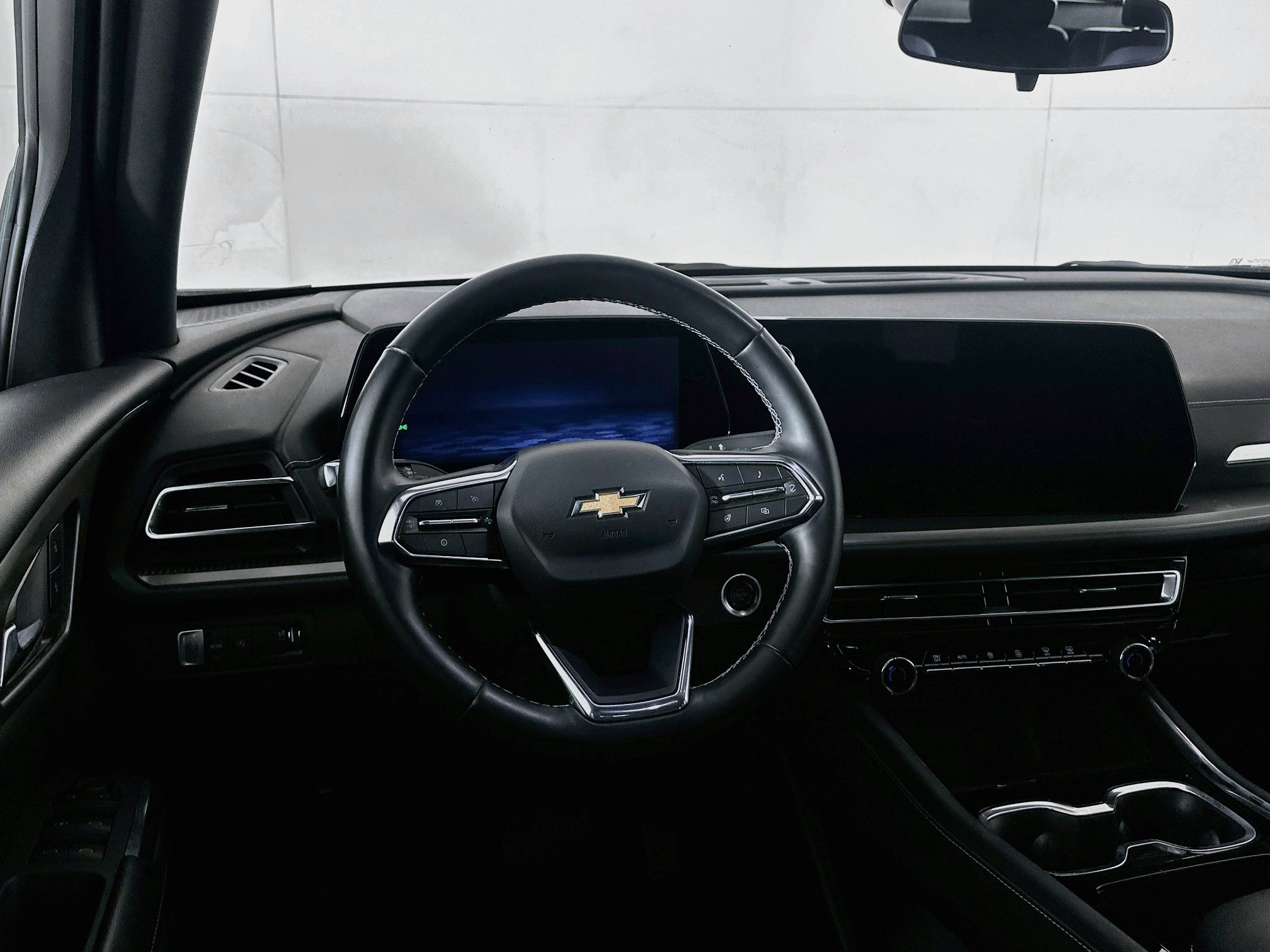 Used 2025 Chevrolet Traverse LT FWD image 18