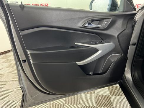 New 2026 Chevrolet Trax RS w/ Sunroof Package FWD image 10