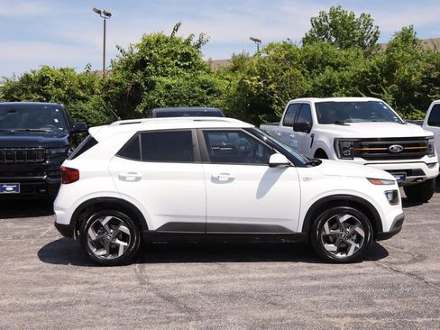 Used 2026 Hyundai Venue SEL FWD image 5