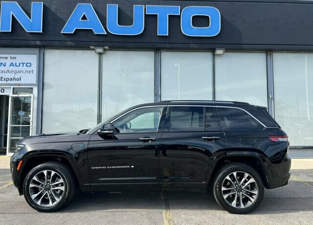 Used 2023 Jeep Grand Cherokee Overland AWD/4WD image 44